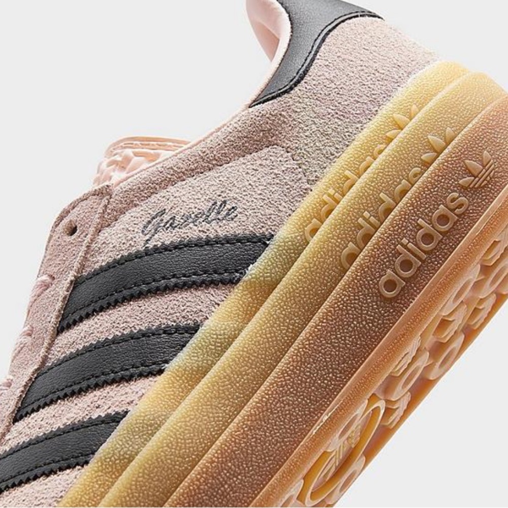 Women’s Adidas Gazelle Bold Platform Sneaker Quartz/Black size 9.5